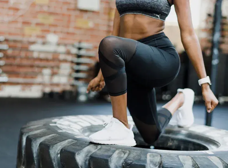 Athlete doing a step-up exercise during strength training